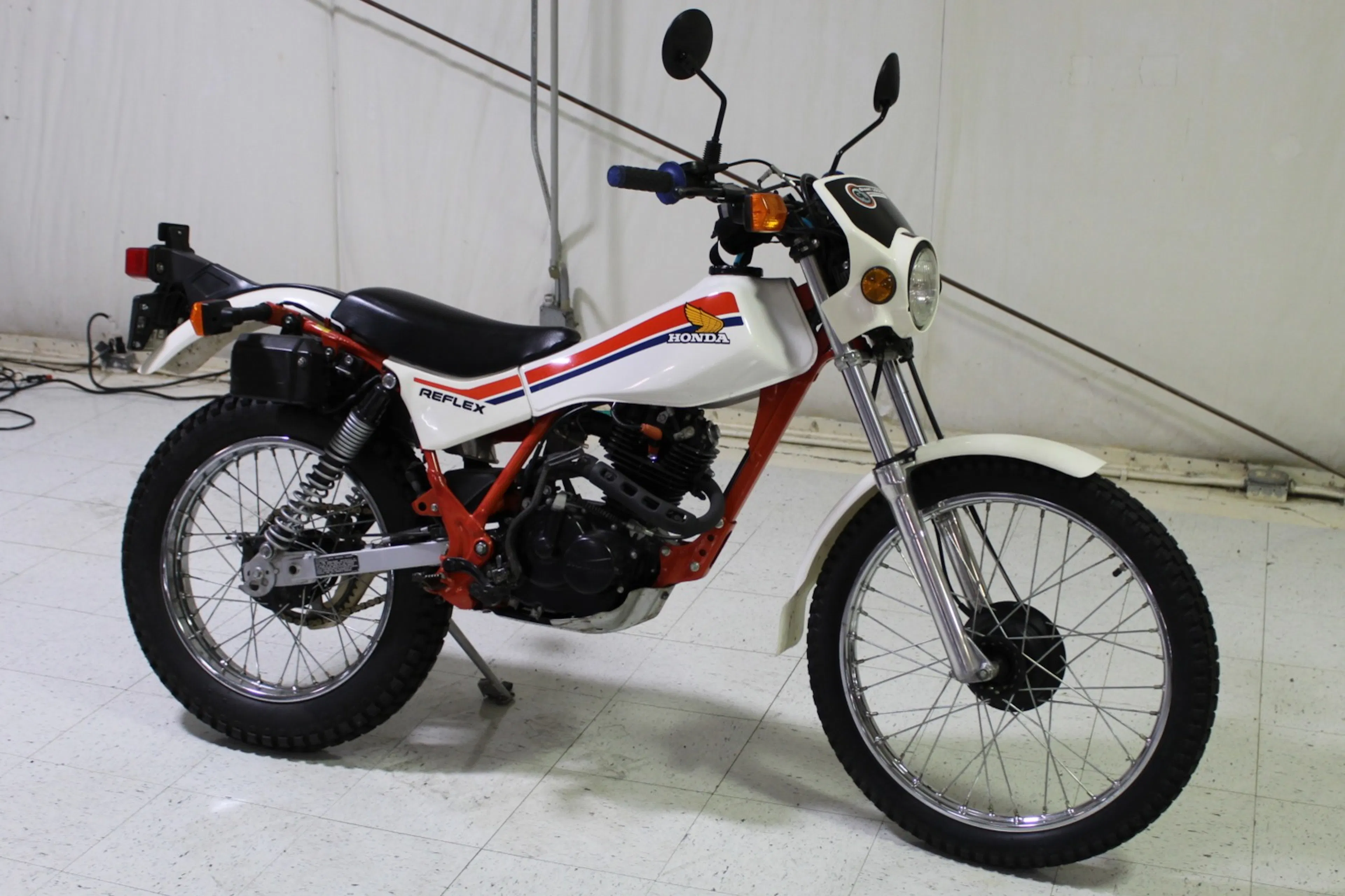 HONDA TLR200 エンジン　キックペダル付き　3000キロ車 1987 Honda TLR200 Reflex VIN JH2MD0902HK102500 | Hagerty Valuation